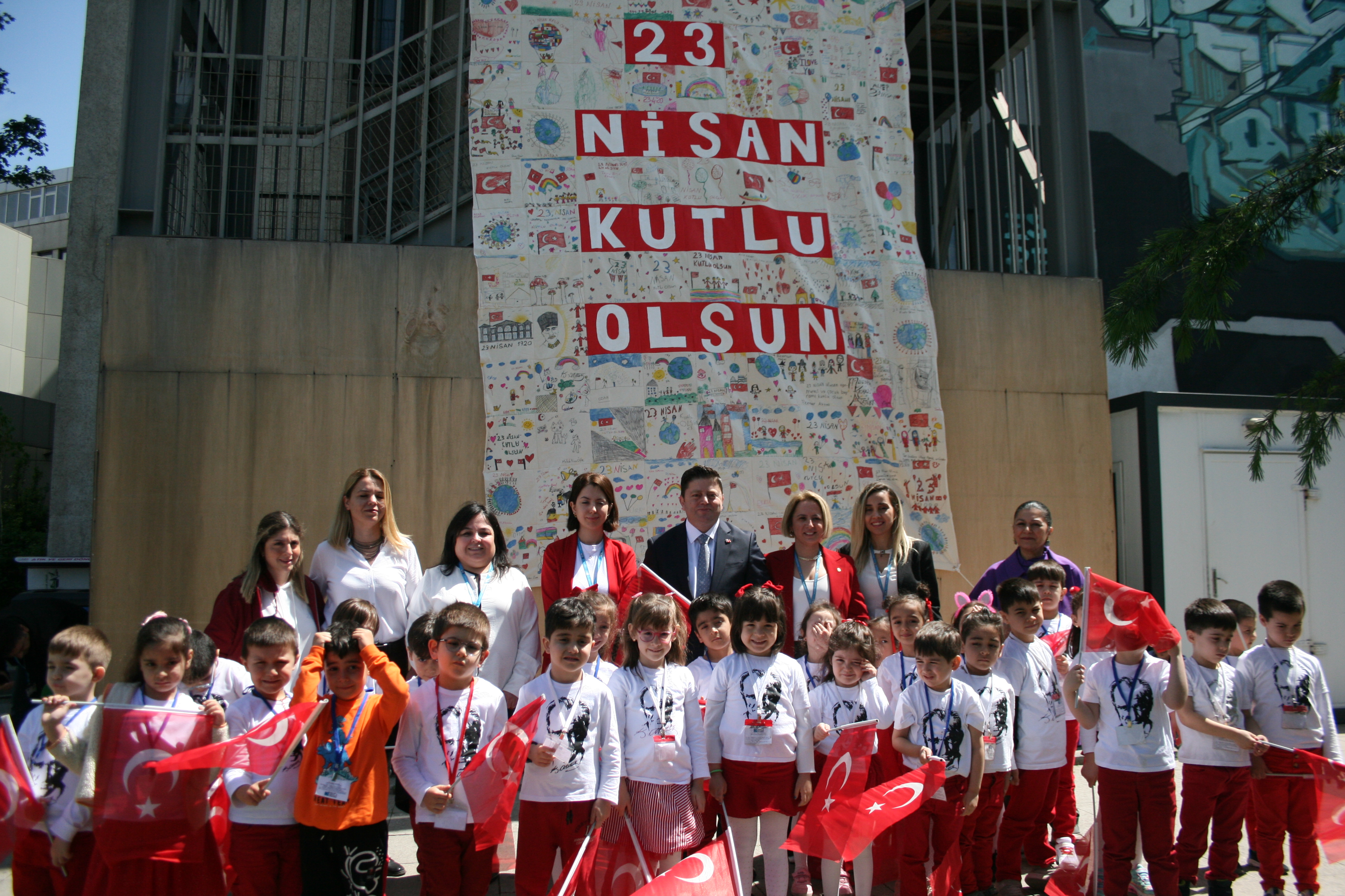 Kadıköylü çocuklar, 23 Nisan'ın resmini yaptı